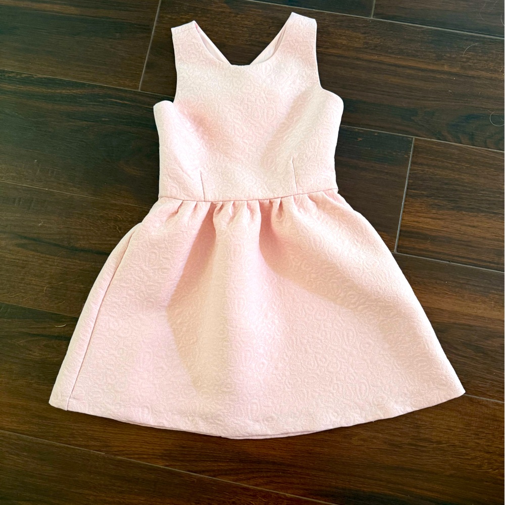 Soft pink girls dress with precious details 🎀